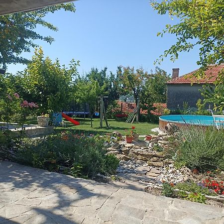 Apartamento Stai Za Gosti Bazdarovi Byala  Exterior foto